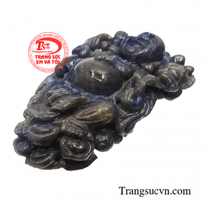 Các cặp vợ chồng hiếm muộn còn đem phật di lặc bên mình với mong muốn sớm có con cái đề huề, gia đình hạnh phúc.