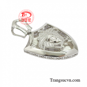 Mặt dây vàng trắng nam kết hợp cùng dây chuyền giúp phái mạnh thêm tự tin, nổi bật và cuốn hút