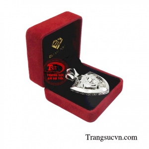 Mặt dây vàng trắng sang trọng cho người đeo