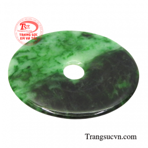 Người ta tin rằng đeo ngọc cẩm thạch như mặt dây chuyền ở gần tim đem đến giấc ngủ sâu, không gặp phải ác mộng.