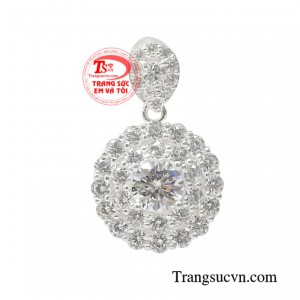 Mặt nữ bạc quý phái với những viên đá cz lấp lánh tạo sự thu hút với người nhìn.