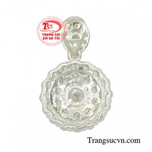 Mặt nữ bạc quý phái tinh tế.