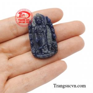 Sản phẩm được chế tác trên nền chất liệu đá sapphire cao cấp, chắc chắn sẽ khiến bạn hài lòng.