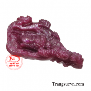 Khi nhìn vào chiếc mặt dây này ta luôn có cảm giác tâm được bình an, xua tan đi những muộn phiền lo âu của cuộc sống thường ngày.