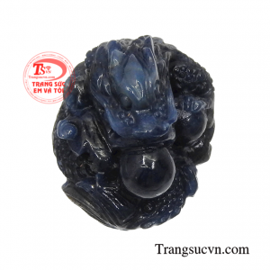 Mặt rồng sapphire đại cát là loài linh vật tượng trưng cho sự tốt lành.