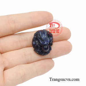 Mặt rồng sapphire đại cát thiên nhiên chất lượng.