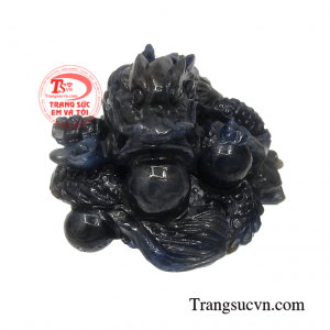 Mặt rồng sapphire lộc phát mang đến nhiều điều bình an, may mắn cho người dùng.