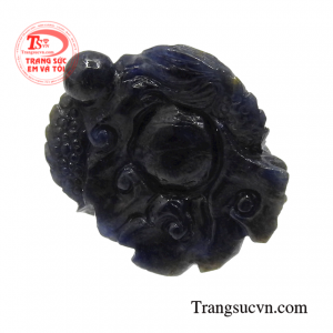 Mặt dây rồng sapphire sẽ là món quà ý nghĩa dành cho người mệnh thủy và mộc.