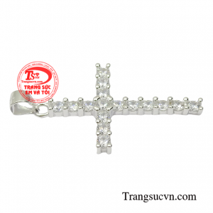 Mặt dây thánh giá vàng đến nhiều bình an cho người đeo. Sản phẩm được nhiều người yêu thích.