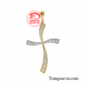 Mặt thánh giá vàng đức tin được chế tác tinh xảo mang đến vẻ hợp thời trang cho người sử dụng.