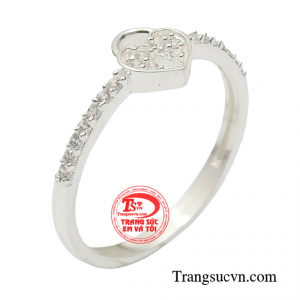 Nhẫn bạc ổ khóa tình yêu với thiết kế hình ổ khóa như lời cam kết một đời bên nhau.