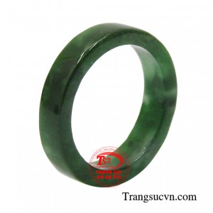 Nhẫn cẩm thạch đại cát được ví như sự tương thông với tinh hoa của Trời.