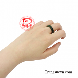 Nhẫn cẩm thạch đại cát hợp mệnh.