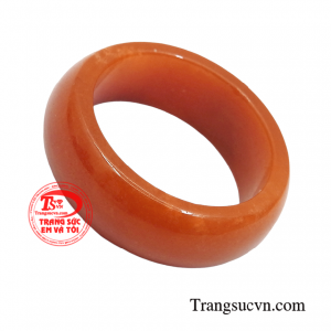 Sản phẩm chế tác kiểu bản vuông mạnh mẽ, hợp phong thủy, mang đến cho người dùng sự bình an và mạnh mẽ.