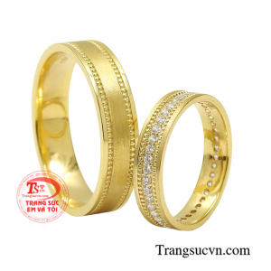 Và chiếc nhẫn cưới vàng này sẽ là minh chứng ghi dấu niềm hạnh phúc của các cặp đôi.