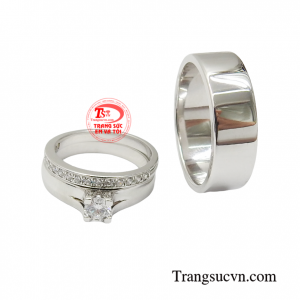 Sự kết hợp vàng trắng cùng đá cz càng làm cho đôi nhẫn cưới thêm hoàn hảo và độc đáo