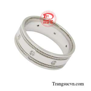 Nhẫn vàng trắng kim cương là sự lựa chọn tuyệt vời cho người bạn yêu thương vào các dịp ý nghĩa.