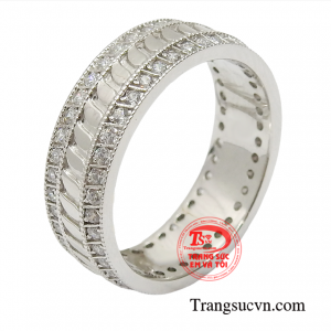 Nhẫn nam chạm là món trang sức xu hướng được nhiều phái mạnh đặc biệt ưa chuộng.