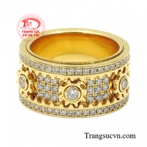 Người thợ kim hoàn đã khéo léo đính kết từng viên kim cương thiên nhiên mang đến một hình ảnh một người đàn ông lịch lãm và sang trọng.