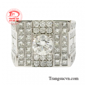 Ngoài giá trị vật chất, đá kim cương còn là hiện thân của sức mạnh, quyền lực, sự giàu sang, lòng can đảm và là biểu tượng bất diệt của tình yêu.