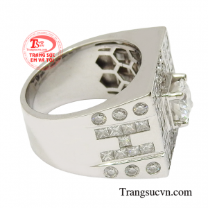 Bên cạnh đó, kim cương giúp bạn lấy lại cân bằng, trí lực và nhiệt huyết trong công việc khí mang đến chất cao ngút trời của người đàn ông cứng cỏi, thành công.