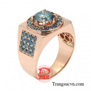 Nhẫn nam kim cương xanh đẳng cấp được chế tác theo công nghệ mới hiện đại nổi bật được vẻ đẹp của chiếc nhẫn.