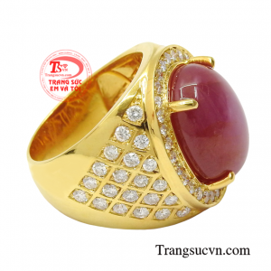 Theo phong thủy, ruby sao đặc biệt phù hợp với người mệnh hỏa và thổ, nên đây sẽ là món trang sức mang đến may mắn cho bạn.