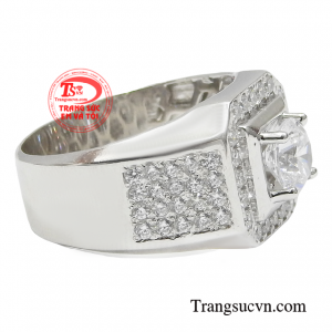 Không chỉ vậy, đeo nhẫn sẽ giúp phái mạnh thể hiện phong cách và mang đến sự tự tin cho bản thân. 