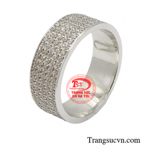 Nhẫn nam vàng trắng quyền lực là sản phẩm được chế tác tinh tế, lôi cuốn.