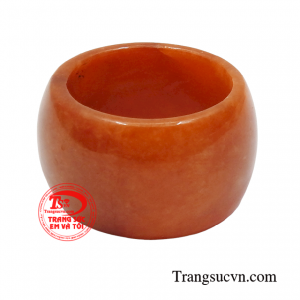 Ngọc cẩm thạch thiên nhiên mang lại sự thành công và may mắn cho người dùng.