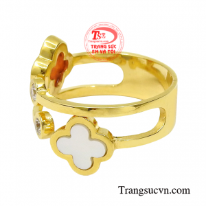 Không chỉ mang đến vẻ đẹp mà còn phù hợp với nhiều kiểu dáng trang phục.