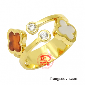 Nhẫn nữ cỏ 4 lá may mắn bảo hành uy tín.