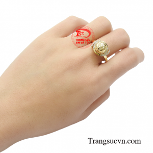 Nhẫn nữ phay sáng độc đáo dễ dàng kết hợp với nhiều phong cách và trang phục