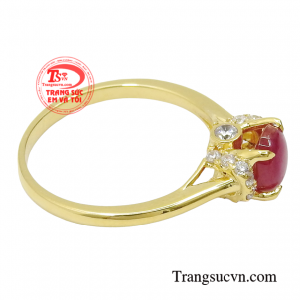Do đó sản phẩm này được rất nhiều phái đẹp yêu thích bởi vẻ thanh tú mà lại vô cùng kiêu sa.