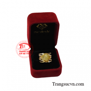 Nhẫn nữ thạch anh tóc may mắn chất lượng.