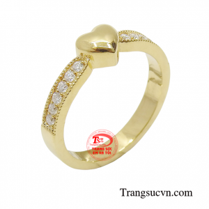 Nhẫn nữ trái tim luôn là món trang sức được các cô gái trẻ ưa chuộng và là một phần không thể thiếu trong bộ sưu tập của các nàng.