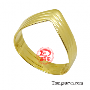 Với thiết kế tinh xảo có thể kết hợp với nhiều kiểu trang phục. 