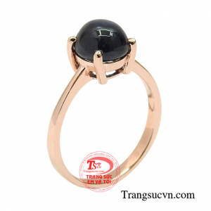 Nhẫn nữ vàng hồng sapphire mang vẻ đẹp mong manh thánh thiện của một quý cô yêu kiều thướt tha.
