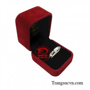 Nhẫn thánh giá sang trọng, thời trang