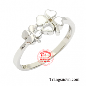 Nhẫn vàng trắng dễ thương nữ tính.