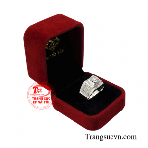 Nhẫn vàng trắng nam phong độ sáng bóng.