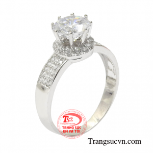 Nhẫn vàng trắng nữ giới trang nhã là một thiết kế mới đang được các chị em phụ nữ yêu thích và lựa chọn.