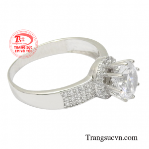 Sản phẩm là món phụ kiện không thể thiếu trong bộ sưu tập trang sức của các cô nàng.