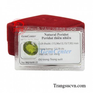 Viên Peridot ép vỉ phù hợp làm trang sức đeo như lá bùa hộ mệnh đem lại may mắn về sức khỏe và phong thủy cho chủ sở hữu