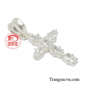 Thánh giá được dùng phổ biến trong đạo công giáo và là vật linh thiêng thể hiện đức tin mà con người đặt vào chúa.