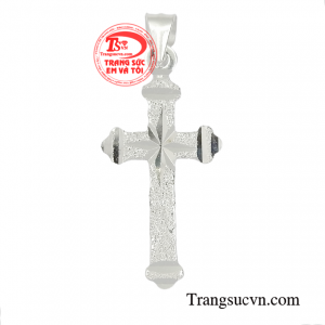 Thánh giá bạc sang trọng đang dần trở thành món trang sức xu hướng được giới trẻ đặc biệt yêu thích.