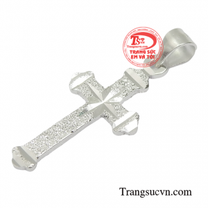 Không những vậy với chất liệu bạc 92.5 giúp bạn bảo vệ được sức khỏe, tăng sức đề kháng đối với môi trường xung quanh. 