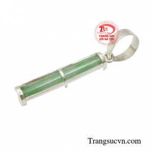 Ngọc cẩm thạch chứa nguồn năng lượng dồi dào, là viên ngọc mang lại may mắn, bình an, thịnh vượng cho người đeo