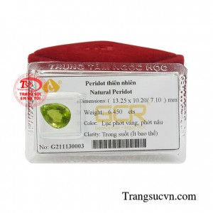 Peridot thiên nhiên là viên đá được nhiều người lựa chọn để gắn lên trang sức đeo bên mình vừa thời trang vừa phong thủy