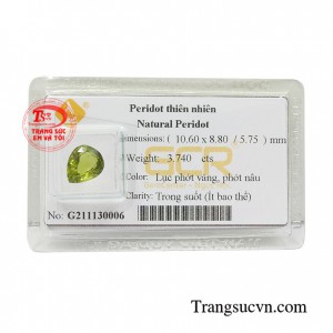 Viên peridot thiên nhiên an lành cao cấp, có giấy kiểm định đá quý đảm bảo.